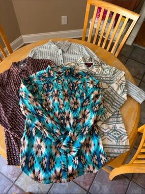 Women’s Button-Up Western Style Shirts